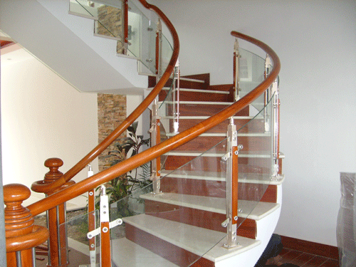 Cầu thang kính cong tại Hải Phòng