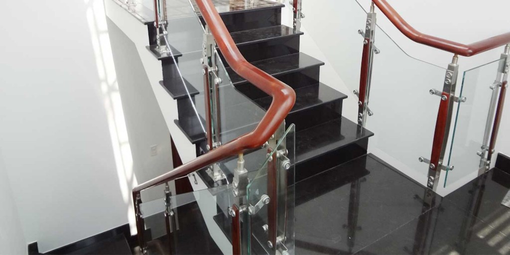 Cầu thang kính trụ dài Hải Phòng