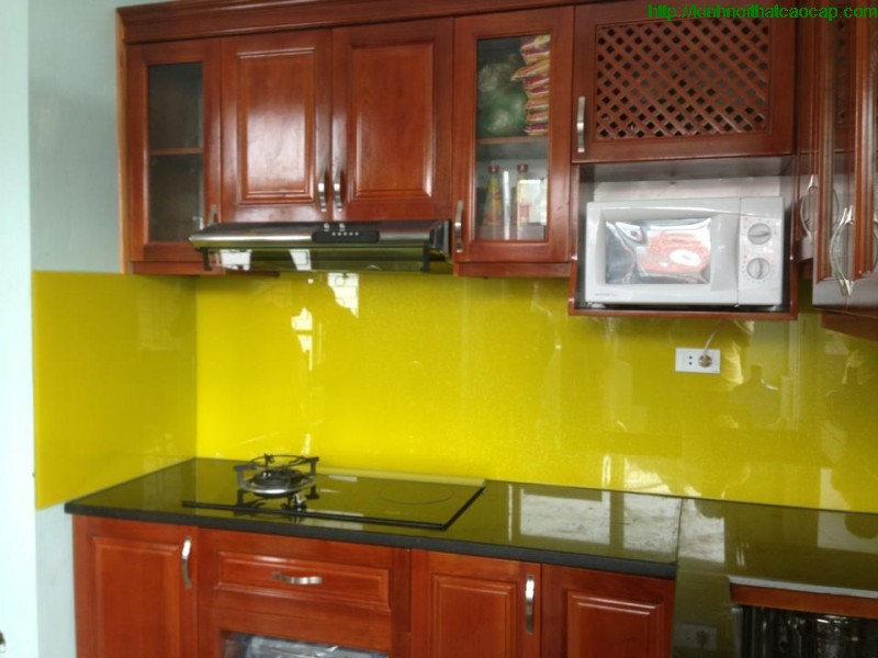 Kính ốp bếp màu vàng chanh tại Hải Phòng